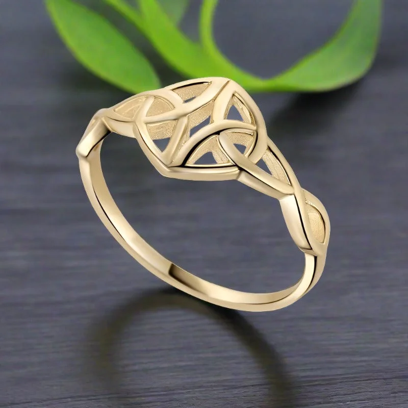 Sleek-cut ring-9K Gold Celtic Trinity Knot Ring