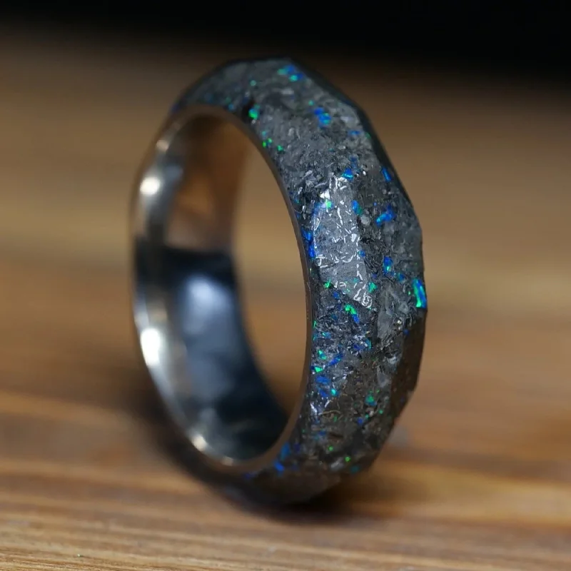 Vivid emerald ring-Boundless Obsidian Star Dust™ Ring