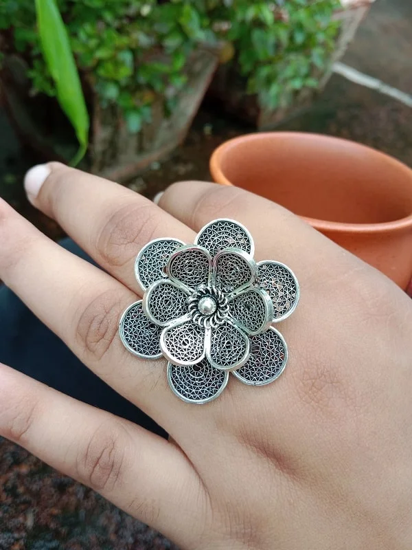 Shiny gold ring-Classic Floral