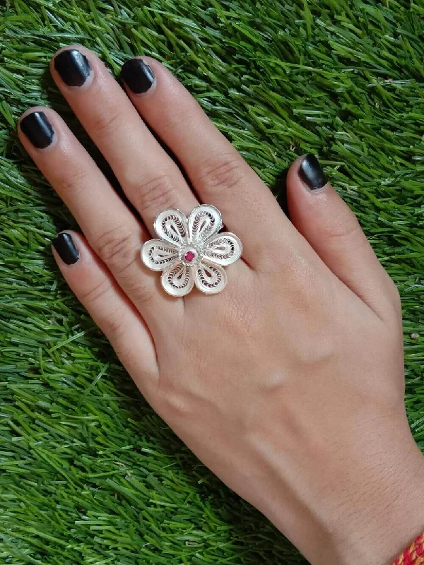 Sleek design ring-Stone Floral Ring