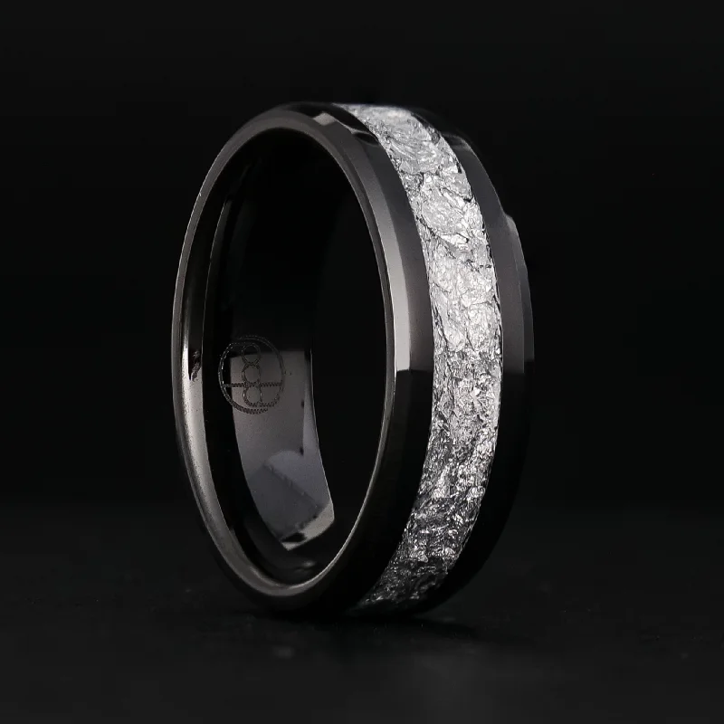 Stretch stone ring-Silver Leaf Ring on Black Ceramic | Full Channel