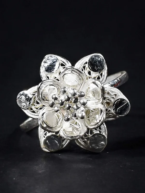 Twisting design ring-Lotus ring