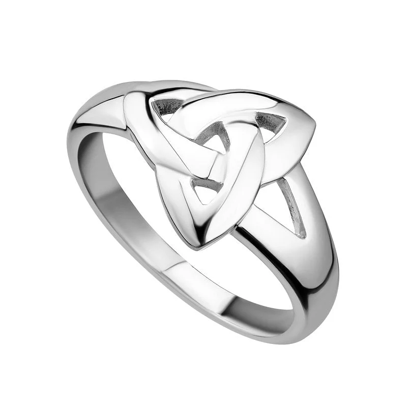 Radiant platinum ring-Trinity Knot Ring